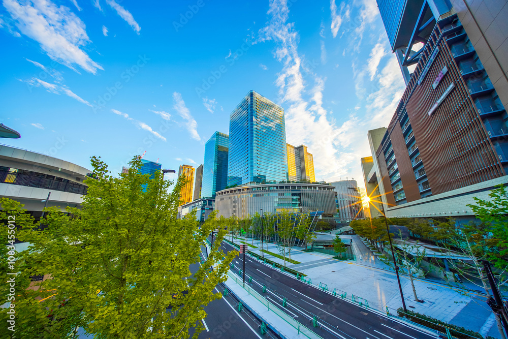 Fototapeta premium 青空と大阪駅北区の都市風景