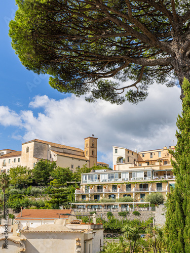 Blick auf Ravello an der Amalfiküste in Italien