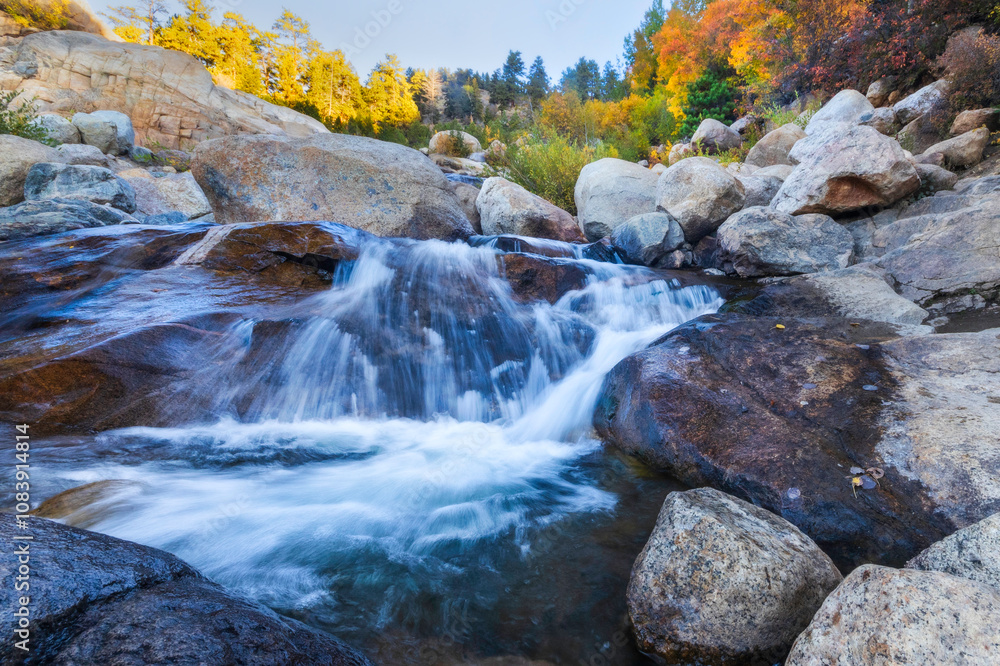 Fototapeta premium Alluvial Fan Waterfall in the Fall season at Rocky Mountain National Park