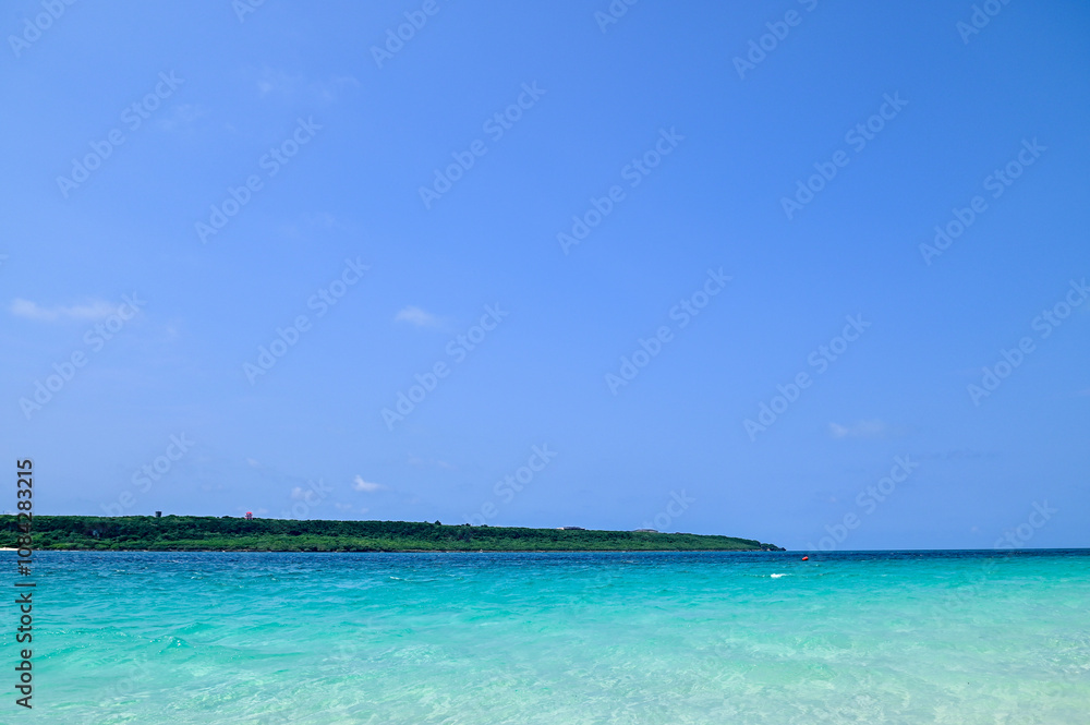 Fototapeta premium 日本にある沖縄宮古島のとても美しい海の風景