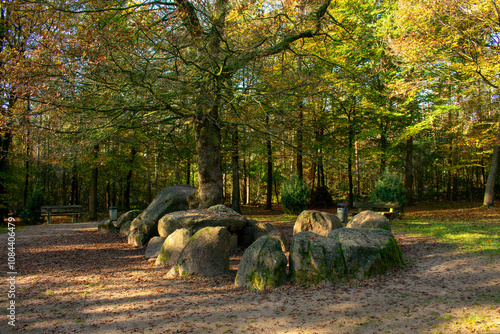 Hünengrab bei sonnigem Wetter in Deutschland, NRW, Heiden photo