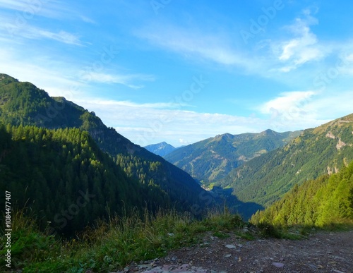 paesaggio con sole in montagna photo