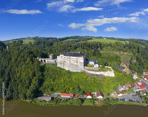 Obraz na płótnie Castle Cesky Sternberk (Czech Sternberk) and the Sazava River, Middle Bohemia, Czech Republic w salonie