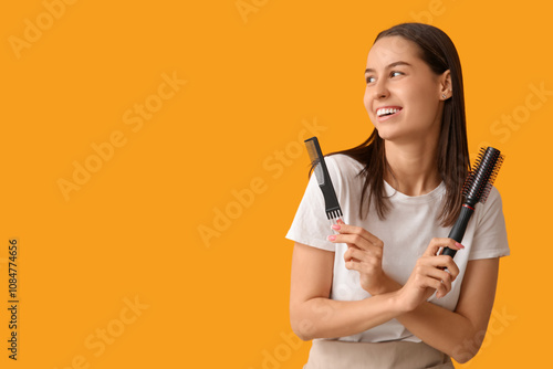 Female hairdresser with bru...