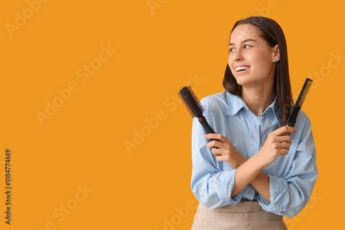 Female hairdresser with bru...