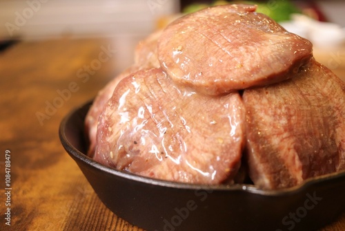 塩だれ漬け込み厚切り牛タン