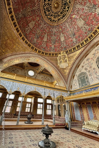 Obraz na płótnie Beautiful Imperial Hall in harem of Topkapi Palace in Istanbul, Turkey w salonie