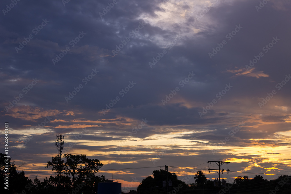 Fototapeta premium Beautiful sunset sky with clouds in the evening. Colorful sky.