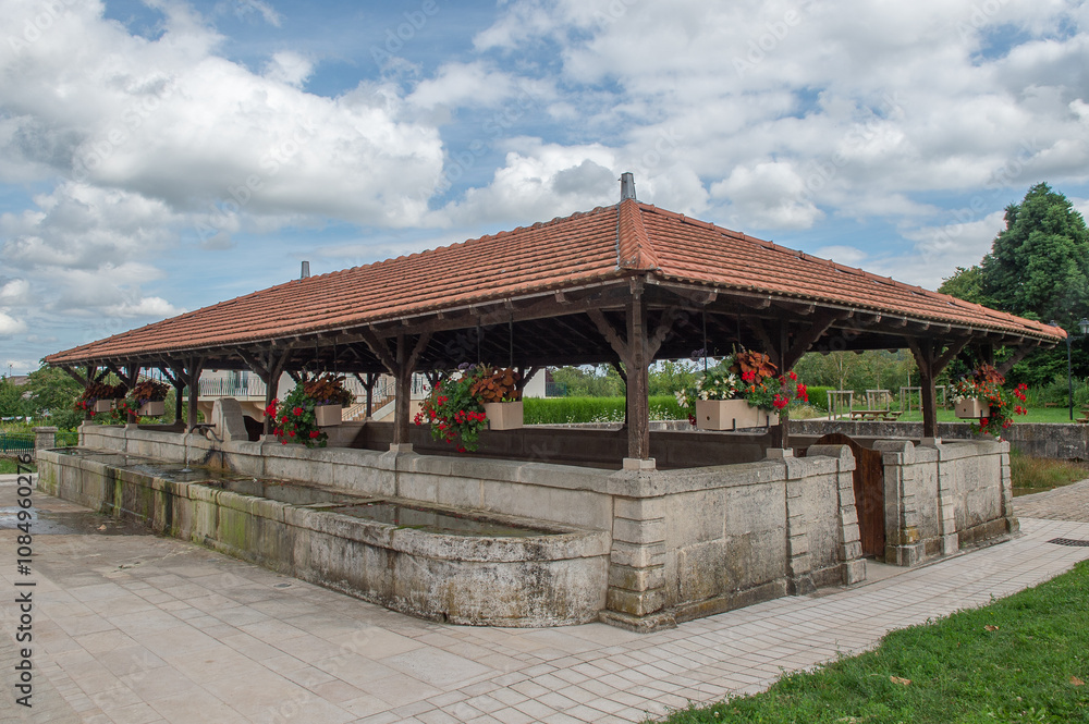 Vieux lavoir dans un village de la Meuse Vieux lavoir dans un village de la Meuse