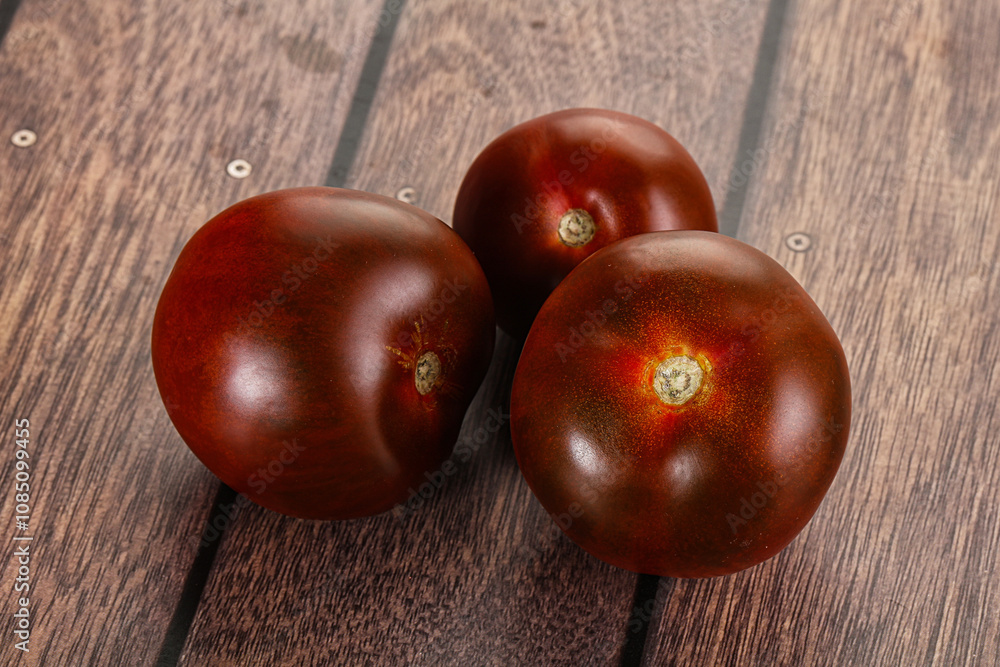 Obraz premium Organic natural juicy Kumato tomato