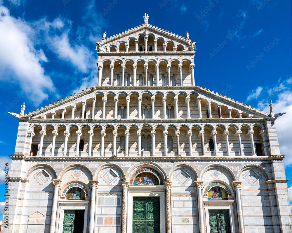 Fototapeta premium Facade of the Duomo di Pisa