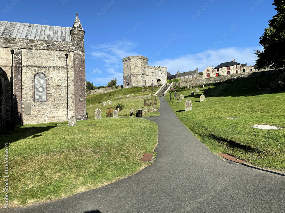 Fototapeta premium A view of St David's Cathedral in the evening sun