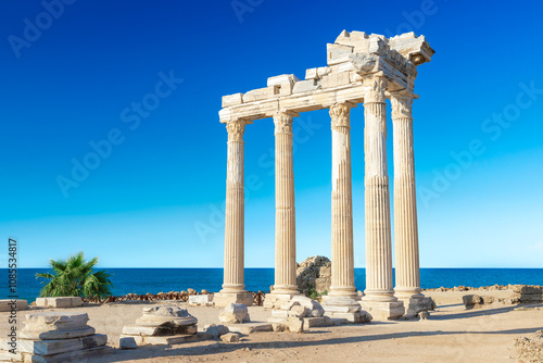 Obraz na płótnie Ruins of the Temple of Apollo, Side, Antalya Province, Turkey w salonie