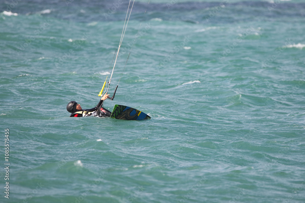 sky surfer falls into water tries to rise with wing