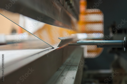 Fotografía Aluminum Press Brake machine working on automatic hydraulic press for bending me