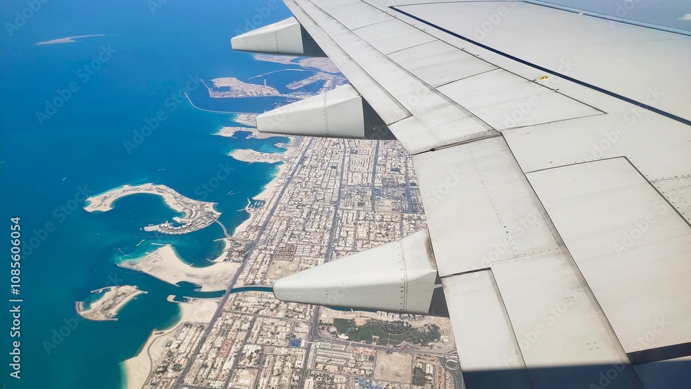 Φωτογραφία Beautiful futuristic dubai or emirate city architecture aerial birds eye morning view from plane window