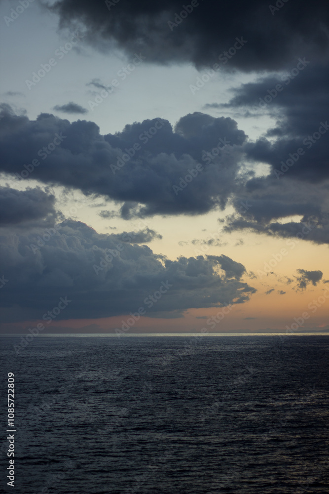 Obraz premium Dark sunset at sea with clouds 3