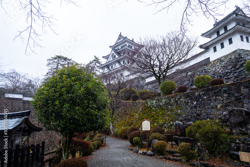 雨の郡上八幡城