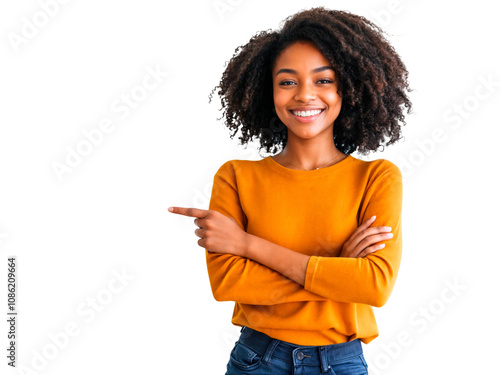 Jovem negra apontando para o lado com as mãos em fundo transparente