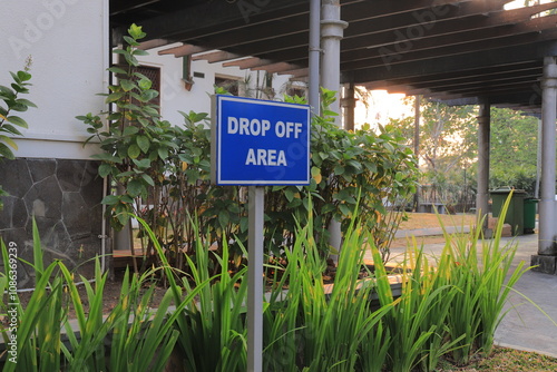 Drop Off Area on Lobby hotel