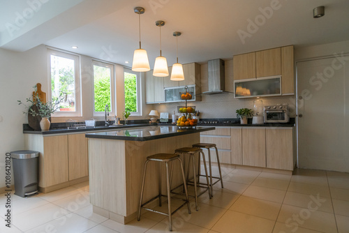 kitchenette estilo americano con estufa, alacena , muebles altos y bajos de melamina y mesa de granito moderno