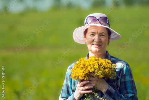 Fényképezés portrait of a beautiful mature woman with a bouquet of medicinal plant St