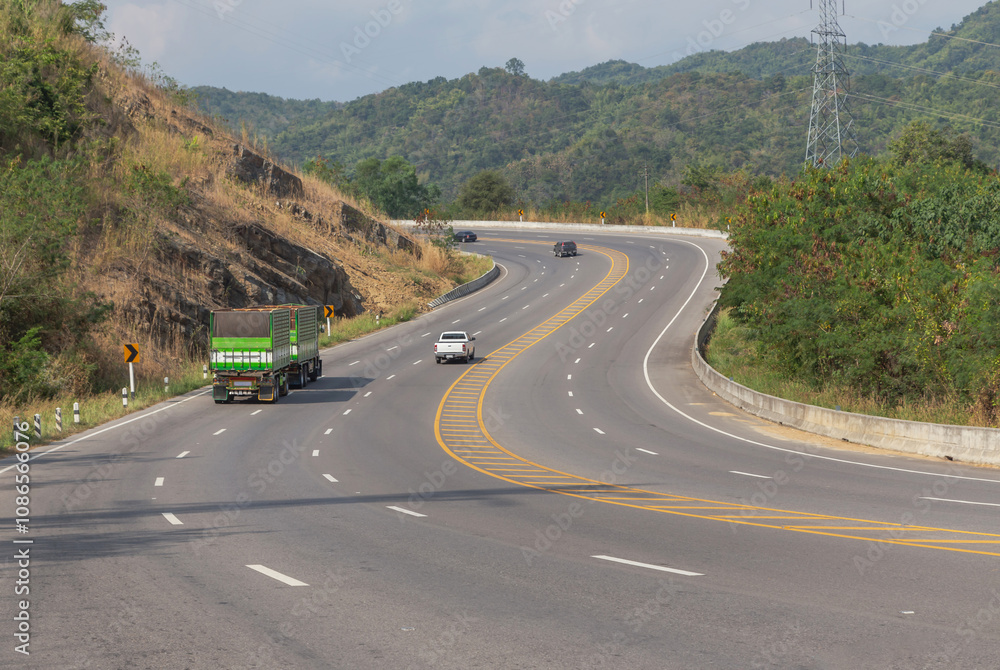 Obraz premium asphalt road curved on the mountain at Khao Kho , Phetchabun ,Thailand.