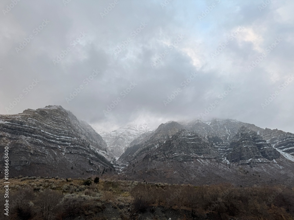 Obraz premium clouds over the mountain
