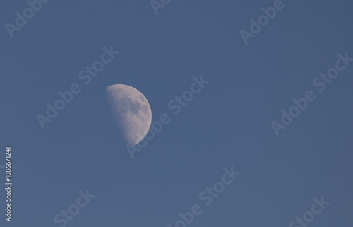 Księżyc w ostatniej kwadrze, malejący sierp, księżycowa noc astrofotografia, 