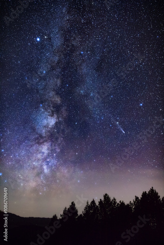 Obraz na płótnie Comet C2023A3 Tsuchinshan ATLAS with Milky Way stars photographed from northern hemisphere in October 2024. w salonie