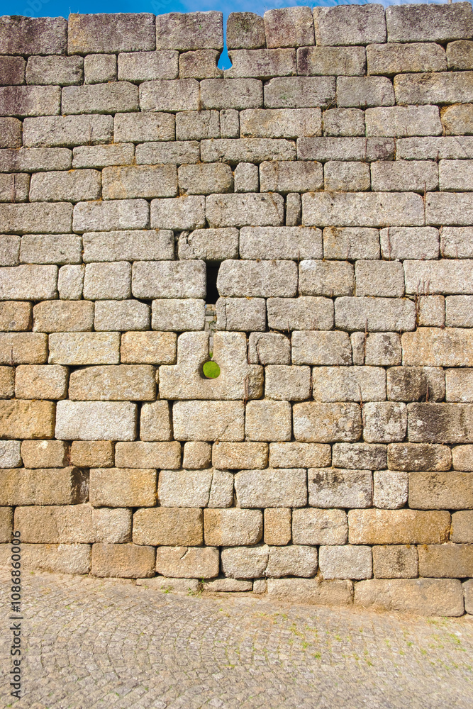 Φωτογραφία medieval castle wall of Ribadavia, a historic town in the province of Ourense