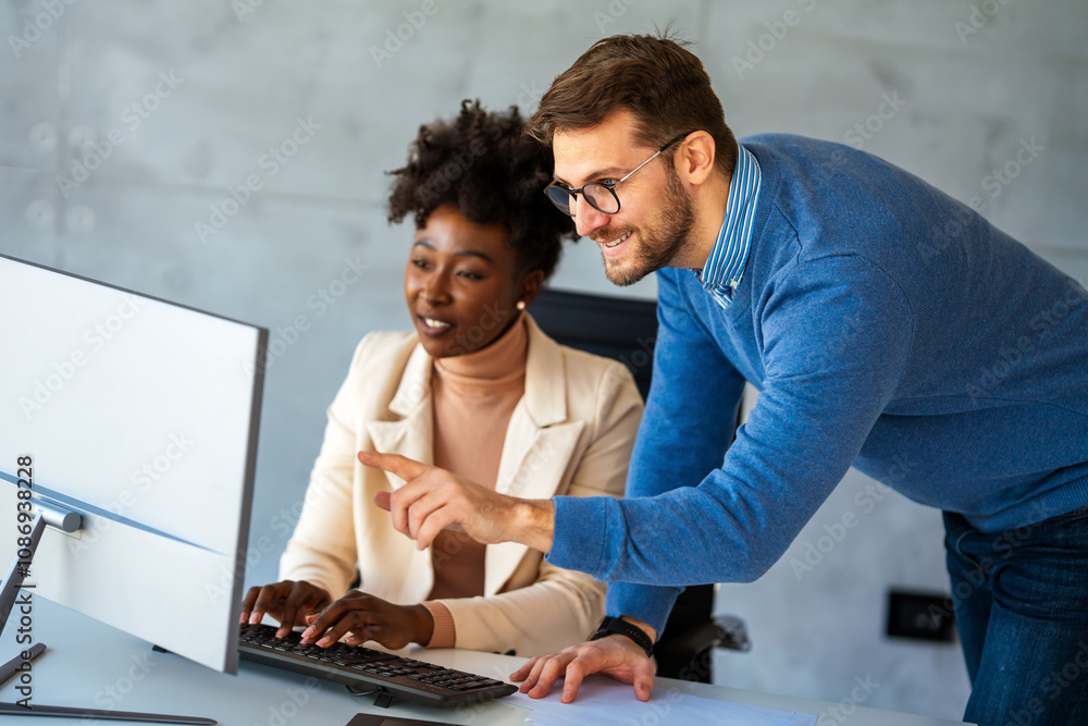 © NDABCREATIVITY - Business project team working together at meeting room at office