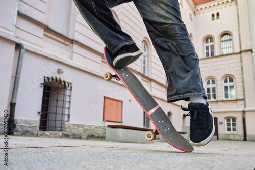 Fotografia Skateboarder doing ollie trick at urban street