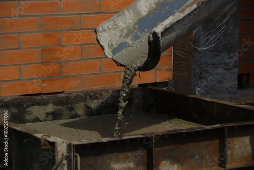 construction of concrete reinforced with steel, and masonry walls, bricks