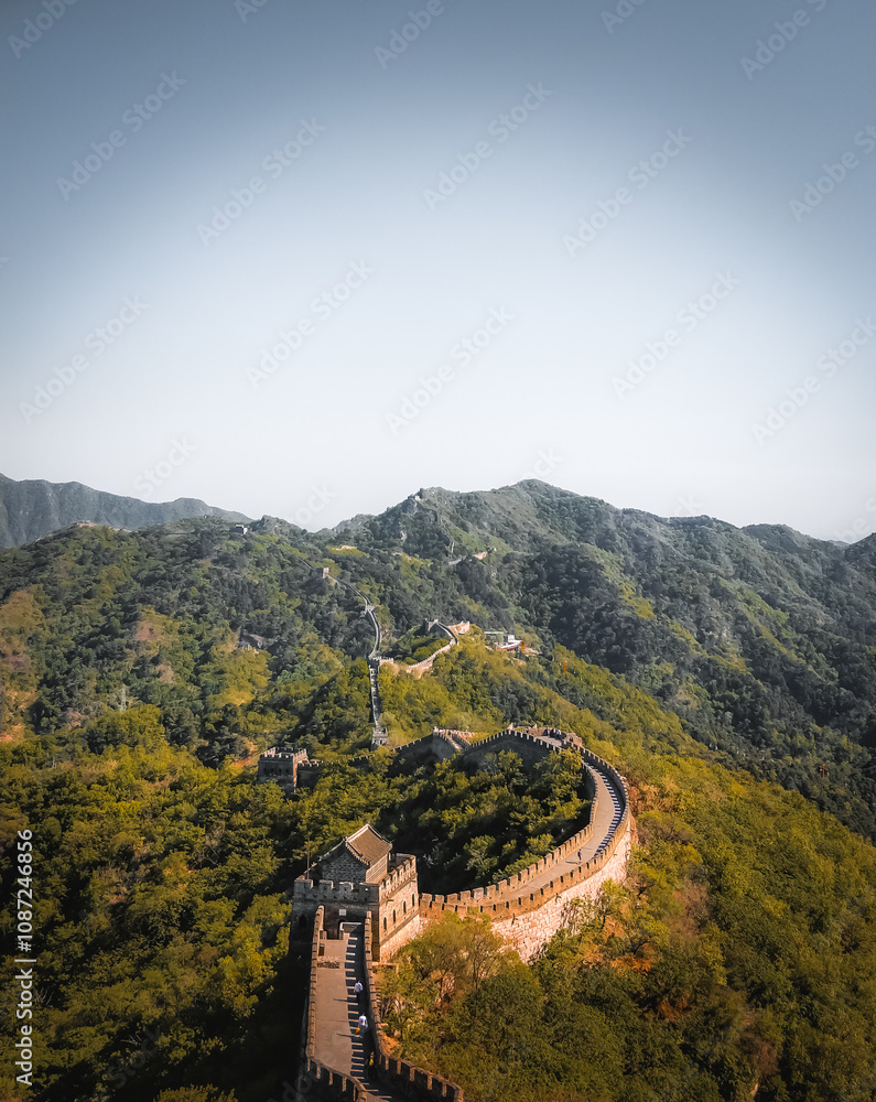 Fototapeta premium The Great Wall of China, stretching over 13,000 miles, is an ancient engineering marvel built to protect against invasions, symbolizing the rich history and resilience of the Chinese civilization.