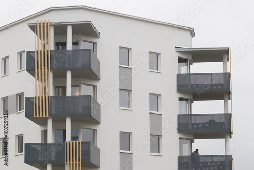 Obraz na płótnie Multi-family apartment block with lots of windows w salonie