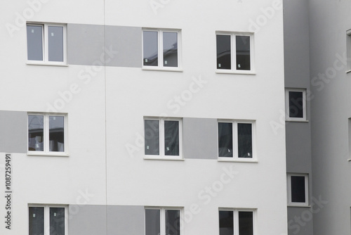 Obraz na płótnie Multi-family apartment block with lots of windows w salonie