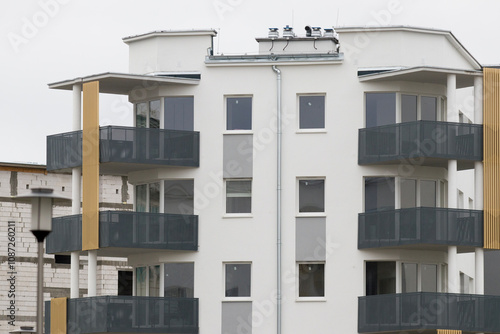 Obraz na płótnie Multi-family apartment block with lots of windows w salonie