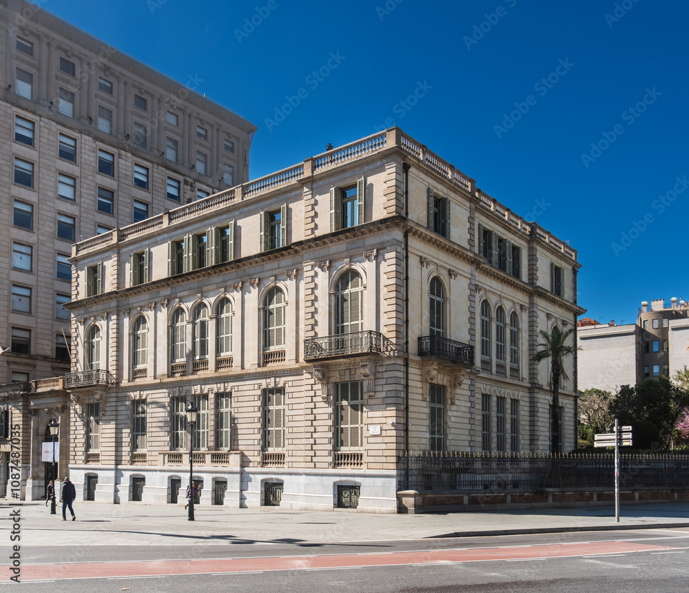 Fototapeta premium Palau Robert am Passeig de Gràcia in Barcelona, Spanien