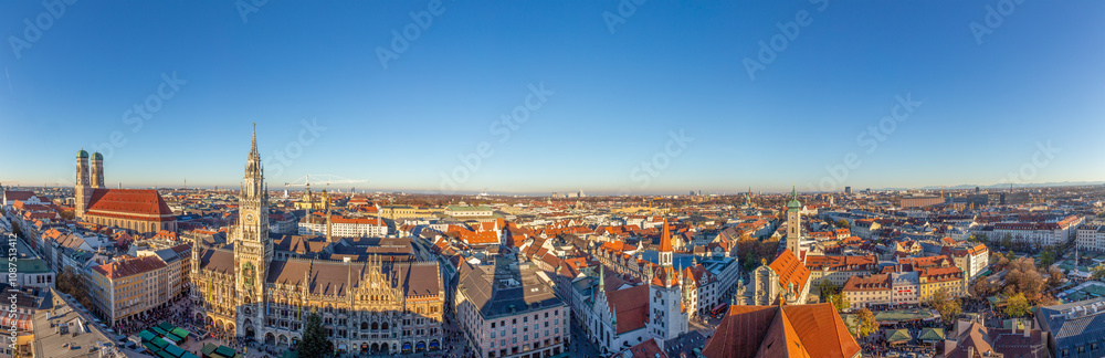 Fototapeta premium scenic view to famous church of our lady - german - Frauenkirche - in Munich