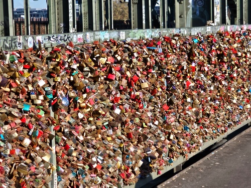 Hohenzollernbrücke Köln mit Liebesschlössern photo