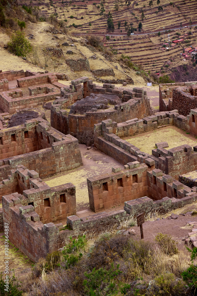 Obraz premium The Pisac Ruins are one of the most significant and well-preserved Incan archaeological sites in the Sacred Valley of Peru. Located above the town of Pisac, these ruins offer a fascinating .