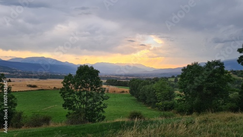 Paysage de la Cerdagne française au coucher du soleil