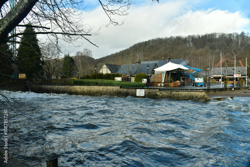 Foto Rivière en crue près du parc d'attraction à Coo (Stavelot)