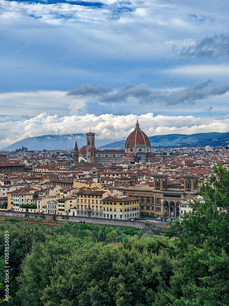 Obraz premium Panoramic view of Florence, Italy in Piazzale Michelangelo (Michelangelo Square). The view captures the heart of Florence from Forte Belvedere to Santa Croce, across the walkways and the bridges.