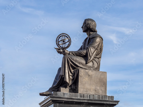 Fotografía Nicolaus Copernicus with his model of the Solar System in Warsaw