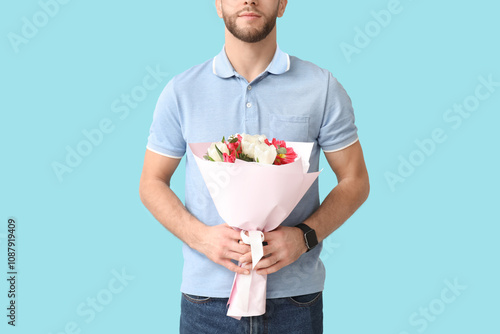 Young delivery man with bou...