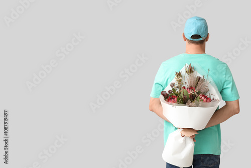 Young delivery man with bou...