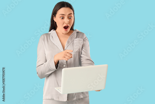 Surprised young woman in pa...