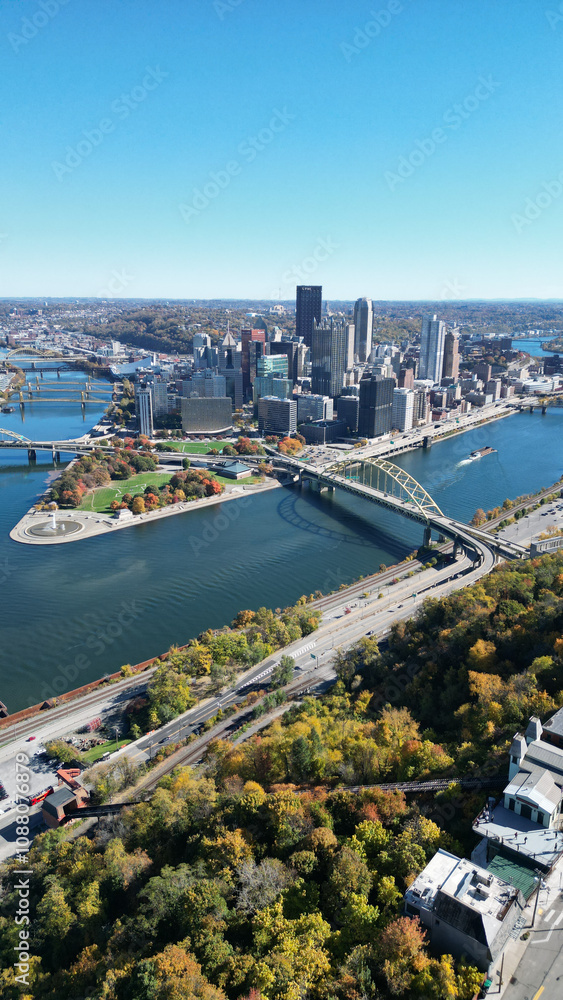 Obraz premium Pittsburgh Triangle in the Fall